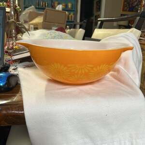Orange Yellow Flower 4 Quart Pyrex Mixing Bowl